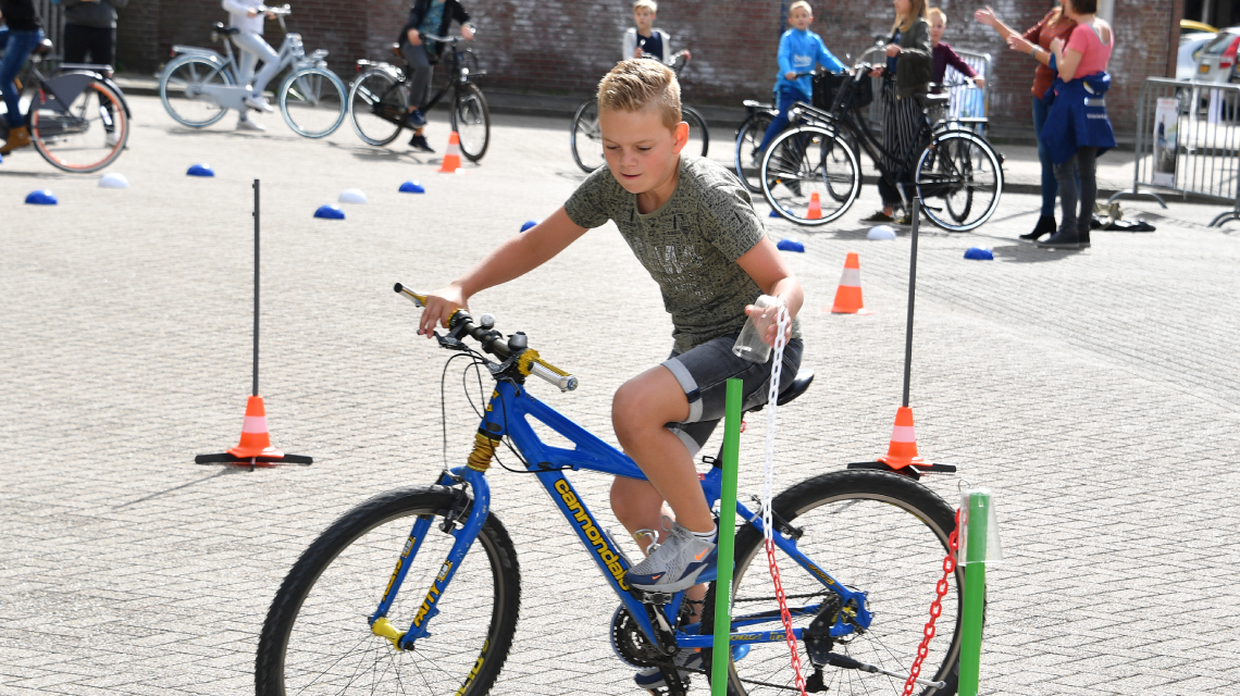 Uitgelichte afbeelding voor lespakket Verkeerskunsten groep 3 en 4 - fietskunsten les 3