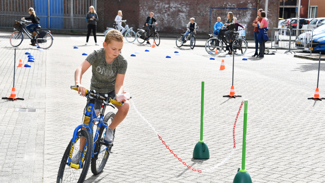 Afbeelding lespakket Verkeerskunsten groep 3 en 4 - fietskunsten les 4